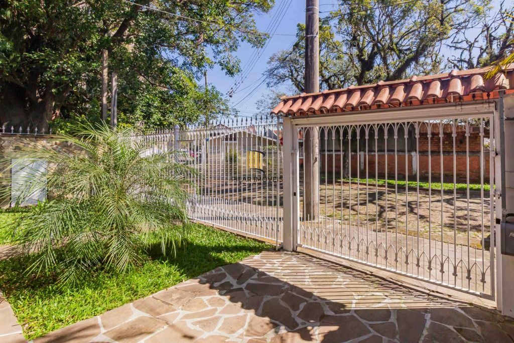 Casa 3 dormitórios, 2 suítes, piscina