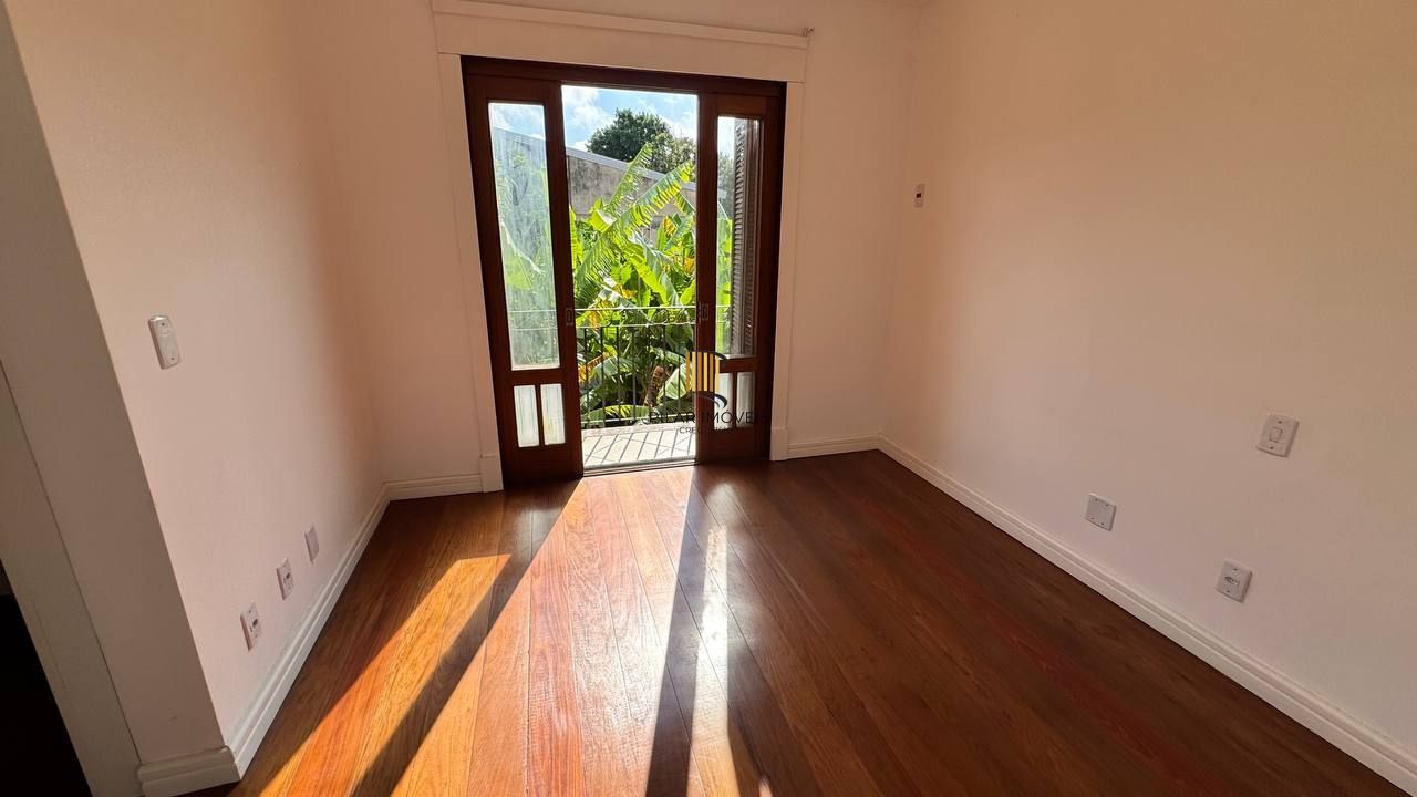 Casa 5 dormitórios no bairro Vila Nova