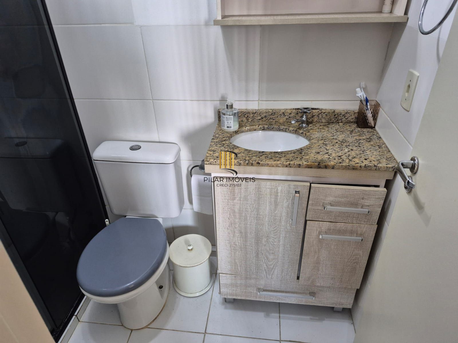 Apartamento mobiliado com 2 dormitórios e vaga de garagem
