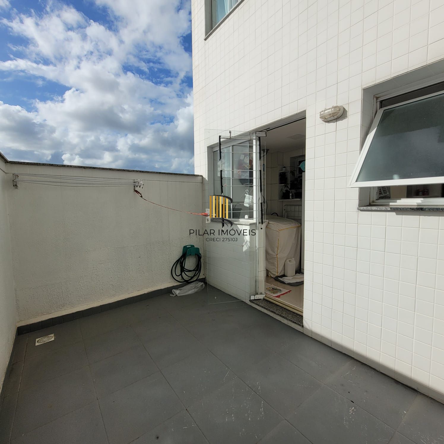 Apartamento com terraço, sacada, churrasqueira, 1 dor no Centro de Tramandaí