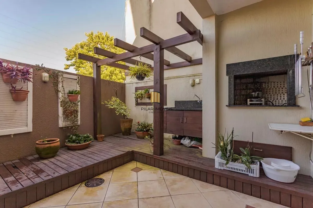 Casa em condomínio com 3 dormitórios, suíte e 2 vagas