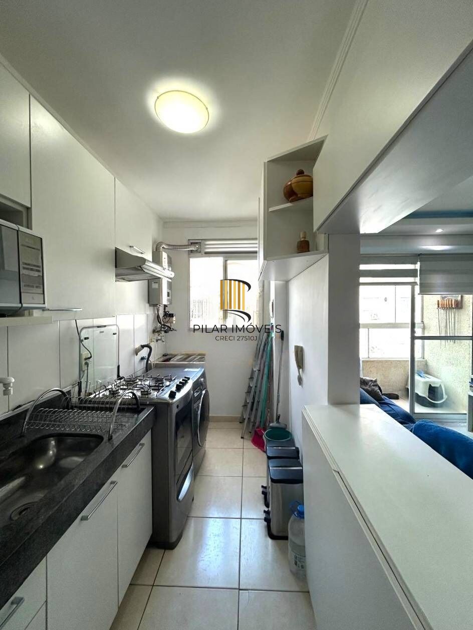 Apartamento com 2 dormitórios, suíte, sacada, churrasqueira e vaga.