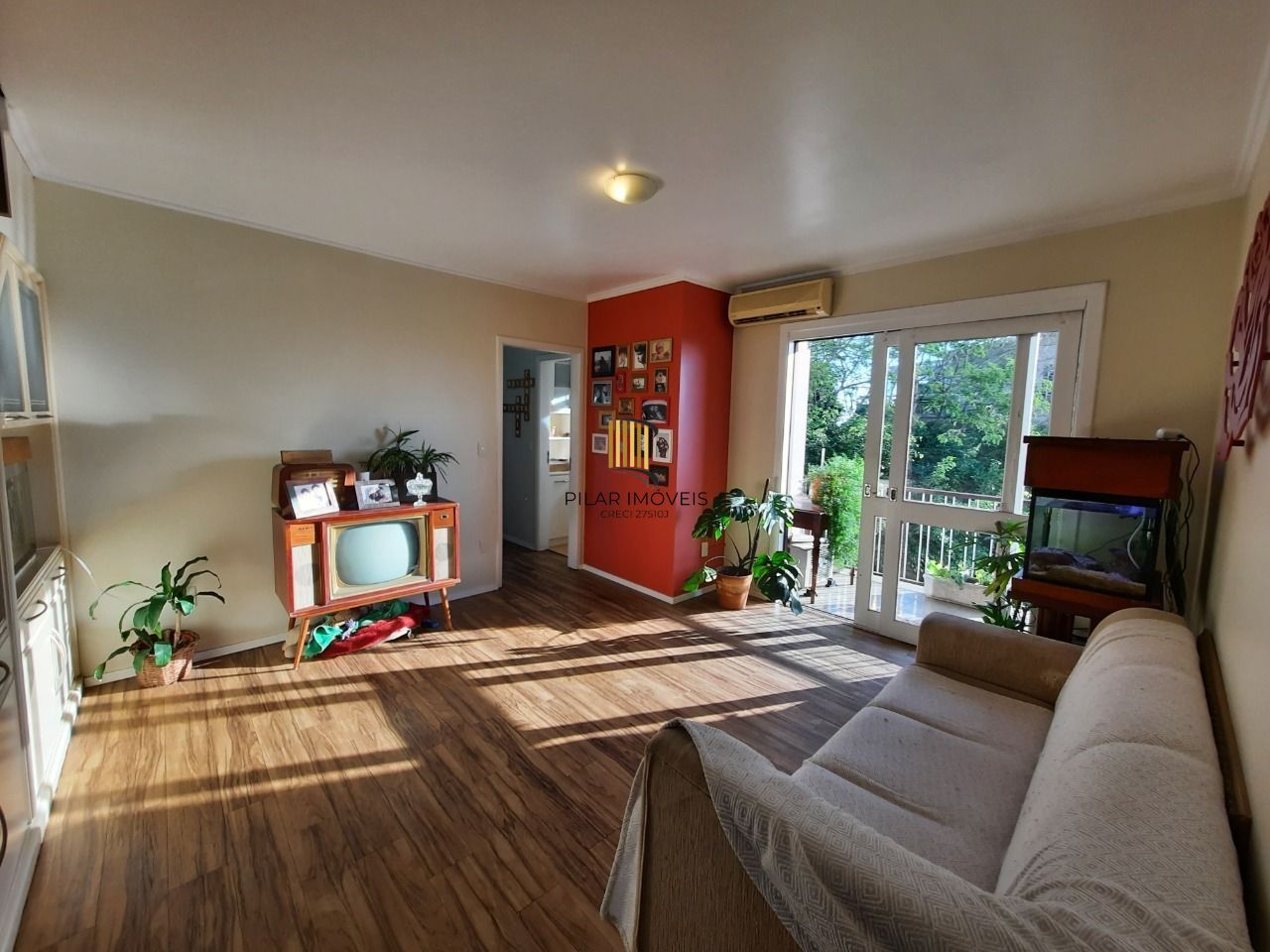 Cobertura com 3 dormitórios, suíte, piscina e churrasqueira.