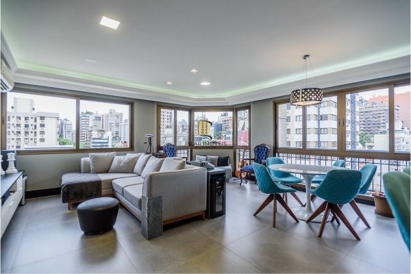 Apartamento reformado 3 dormitórios com vista aberta no Mont Serrat - Pilar Imóveis