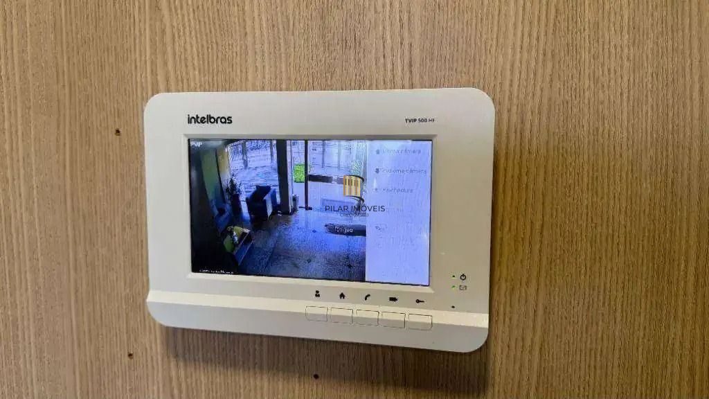 Cobertura com 4 dormitórios, 2 suítes, lavabo e 3 vagas de garagem.