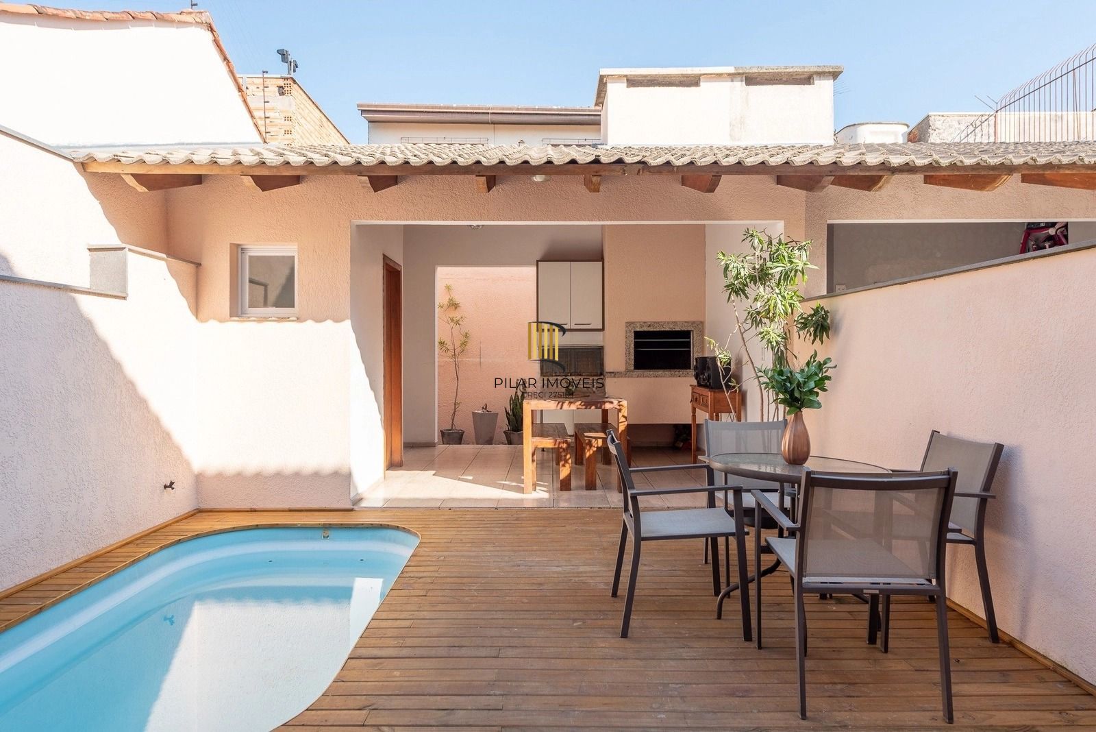 Sobrado moderno com 3 dor, suíte, piscina e espaço gourmet no Jardim Itu