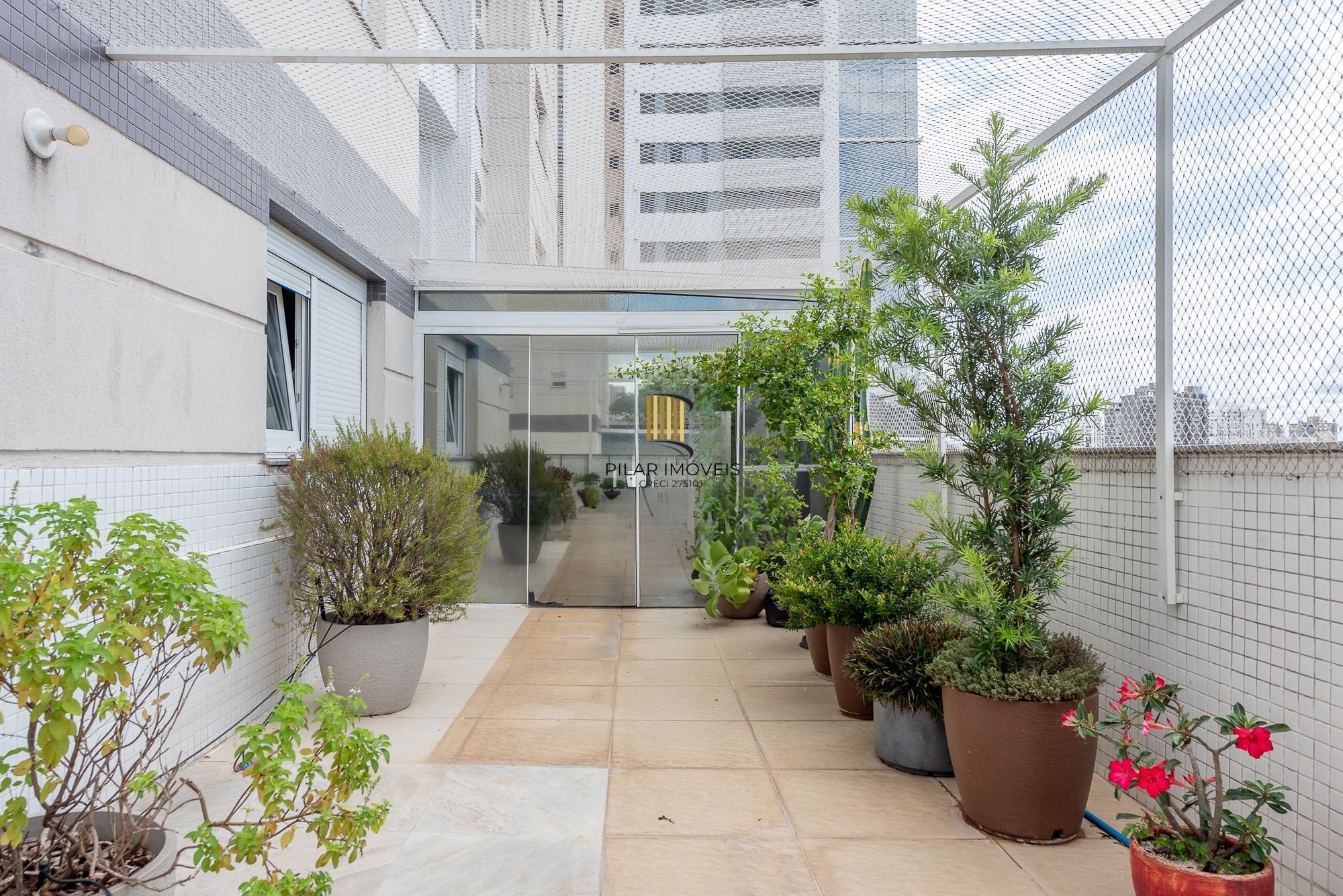 Apartamento Garden mobiliado, com 180 m² privativos, no bairro Chácara das Pedras