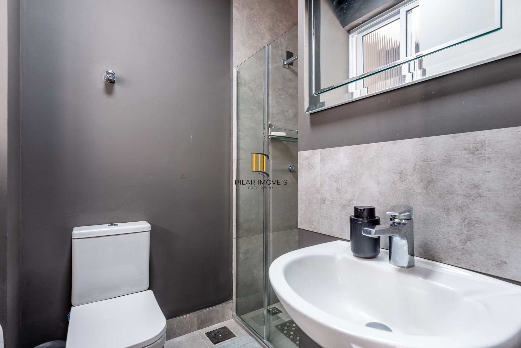 Apartamento com 295m² e 3 dormitórios, 1 suíte, 2 vagas individuais, no bairro Independência