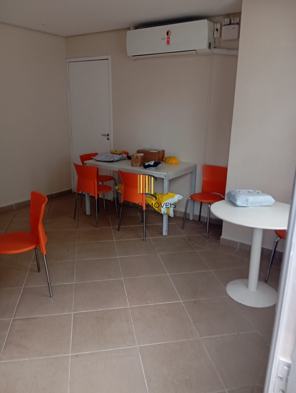 Lindo apartamento 2 dorm, 1 vaga semi mobiliado, vista livre na Ary Tarrago