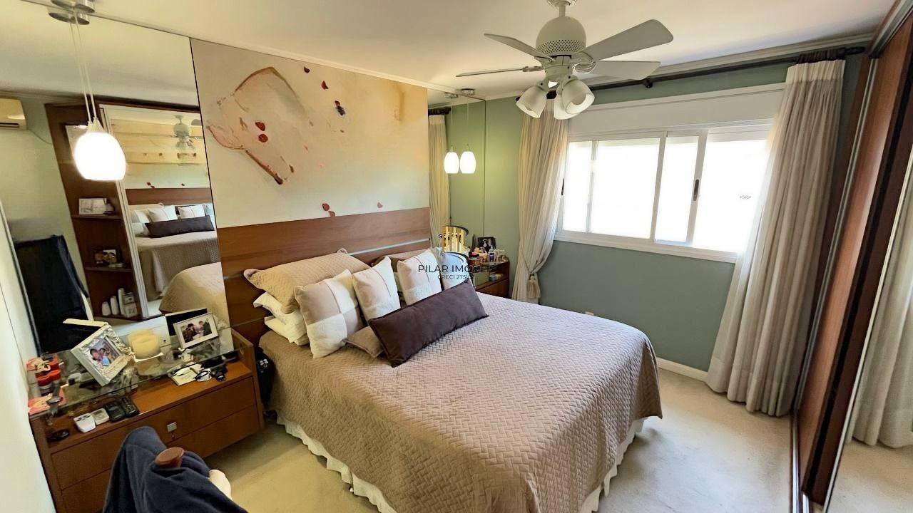 Sobrado em condomínio no Jardim Lindóia com pátio e suíte