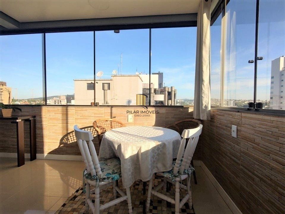 Cobertura com elevador, 3 dormitórios, suíte e 3 vagas.