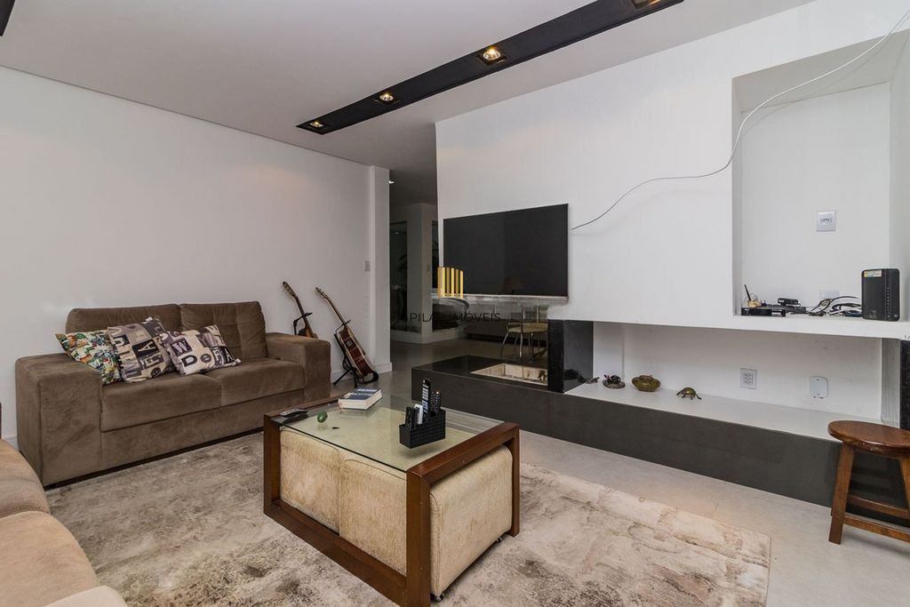 Casa 4 dormitórios no bairro Chácara das Pedras