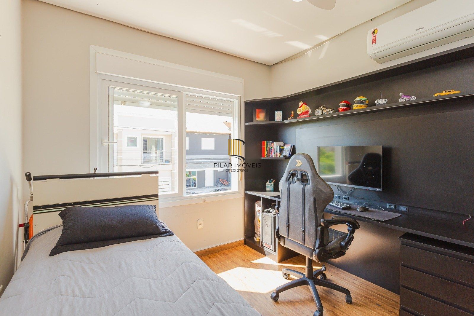 Casa de alto padrão com elevador e piscina acessível em condomínio no Passo das Pedras