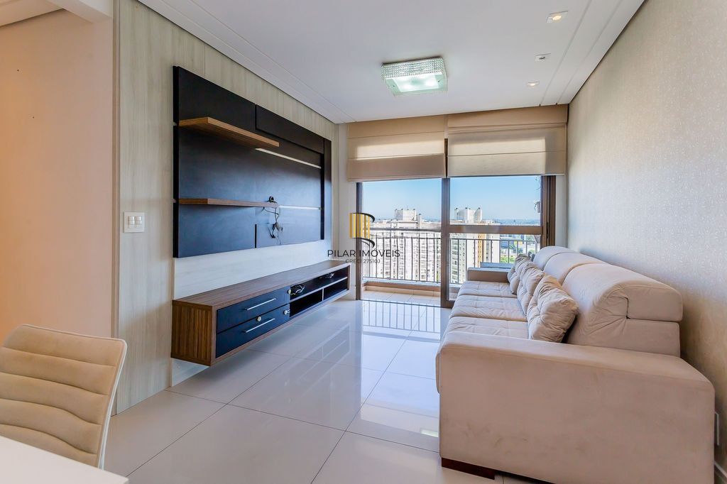 Apartamento mobiliado com lareira, suíte e sacada com vista definida