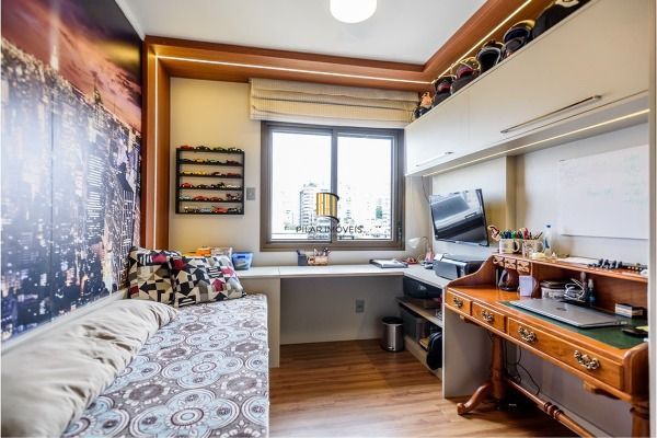 Apartamento reformado 3 dormitórios com vista aberta no Mont Serrat