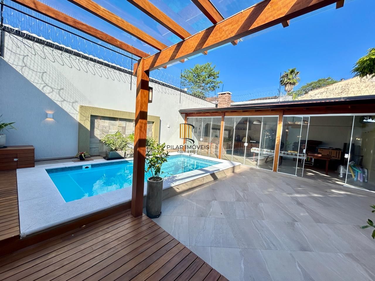 Casa 8 dormitórios, 5 banheiros e 6 vagas no Bairro São João Porto Alegre