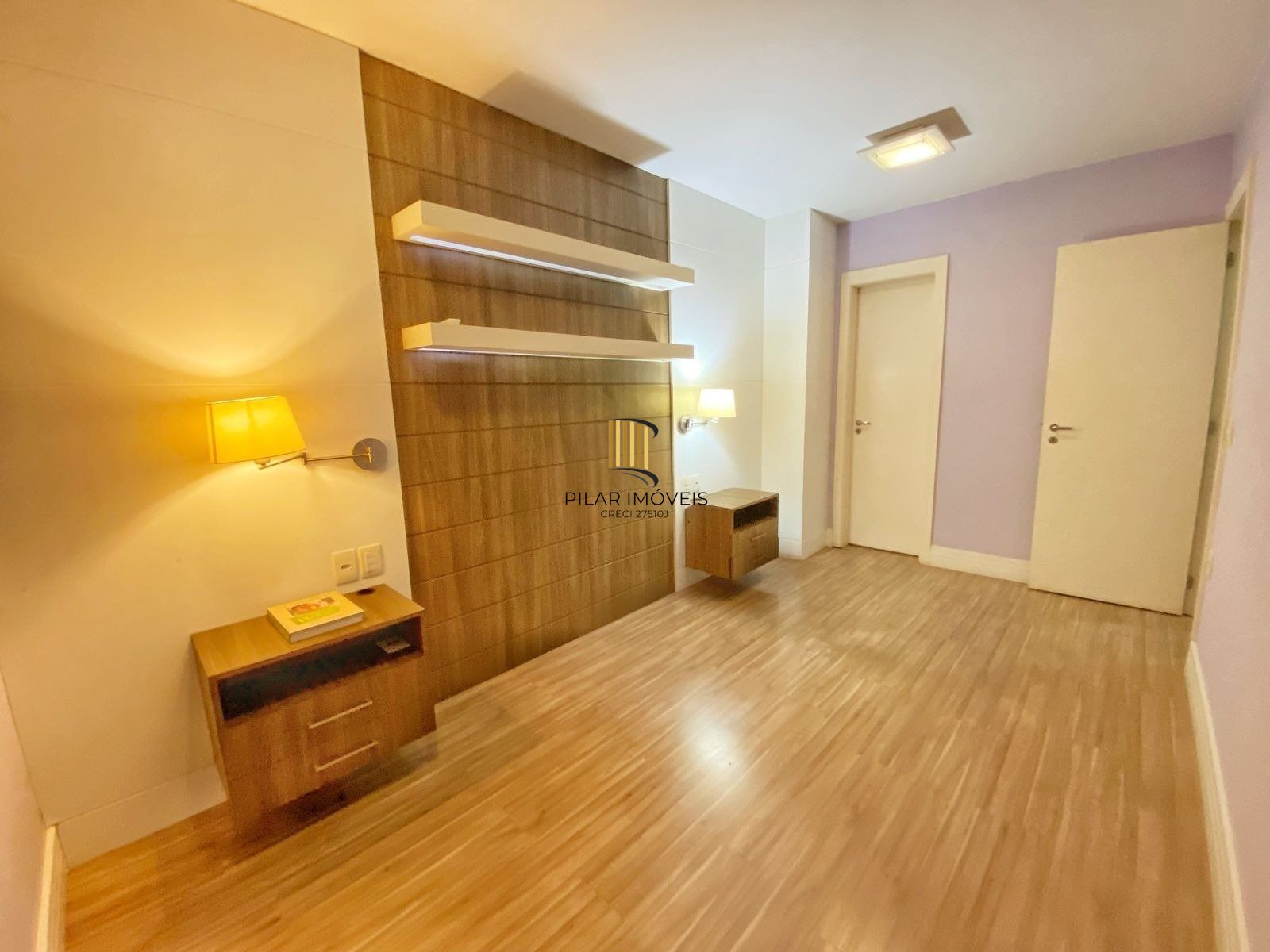 Casa em condomínio com pátio e 3 dorms no Ecoville