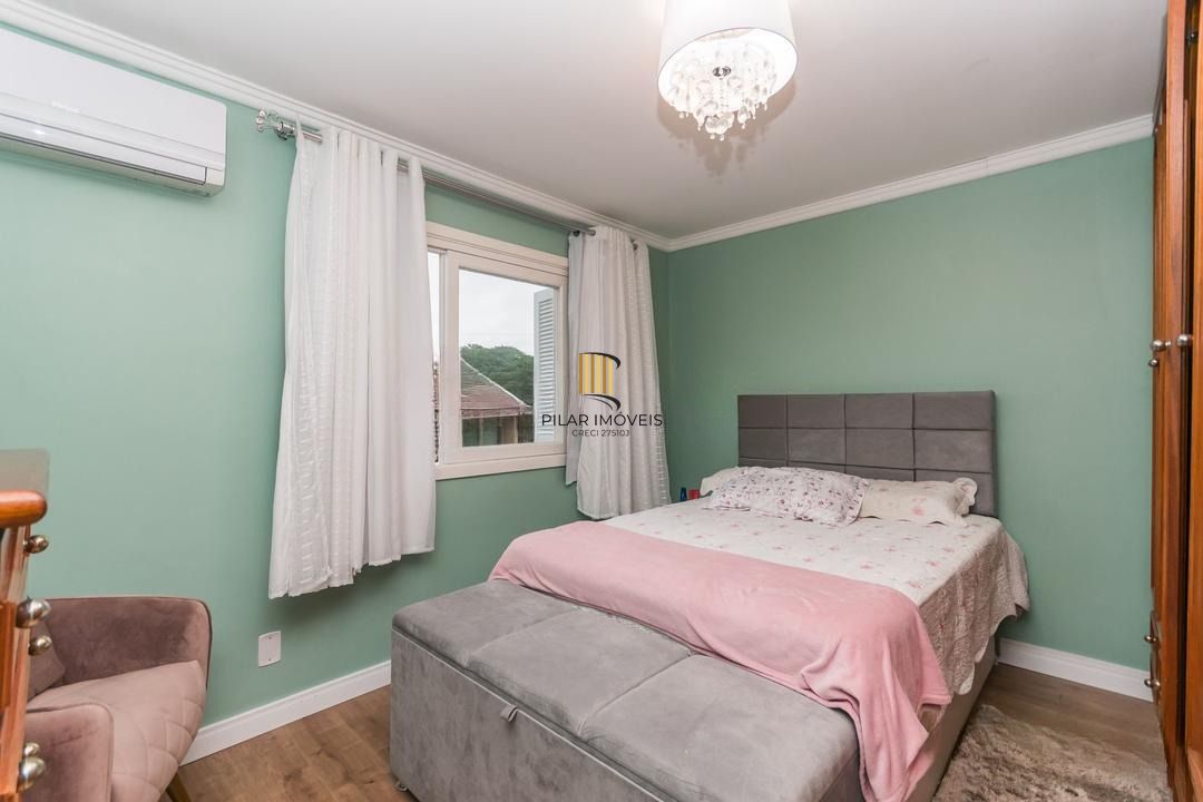 Casa com 3 dormitórios, 01 suíte, 03 vagas