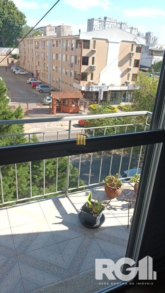 Apartamento com sacada 2 dorm na Avenida Engenheiro Francisco Rodolfo Simch - Sarandi