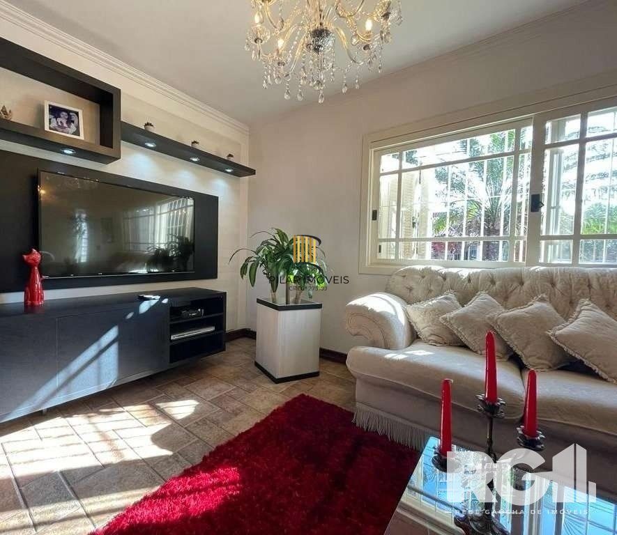 Casa 3 dormitórios no bairro Vila Cachoeirinha