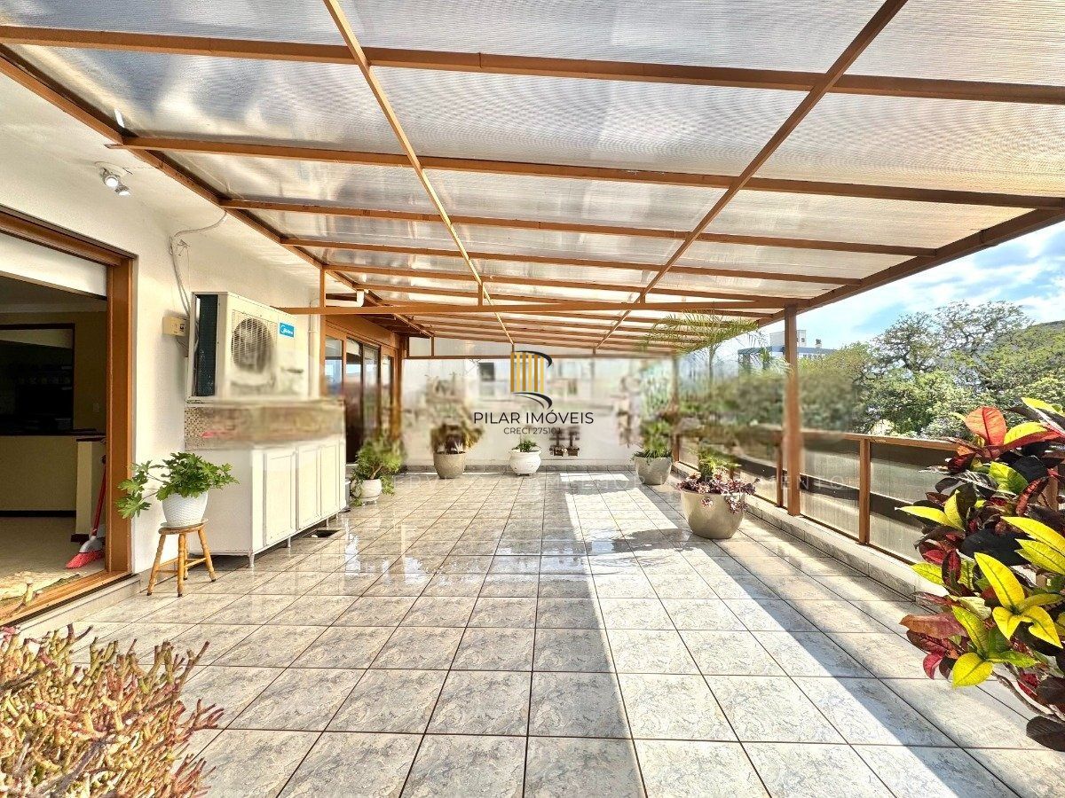 Cobertura duplex com 3 dormitórios e terraço no Cristo Redentor