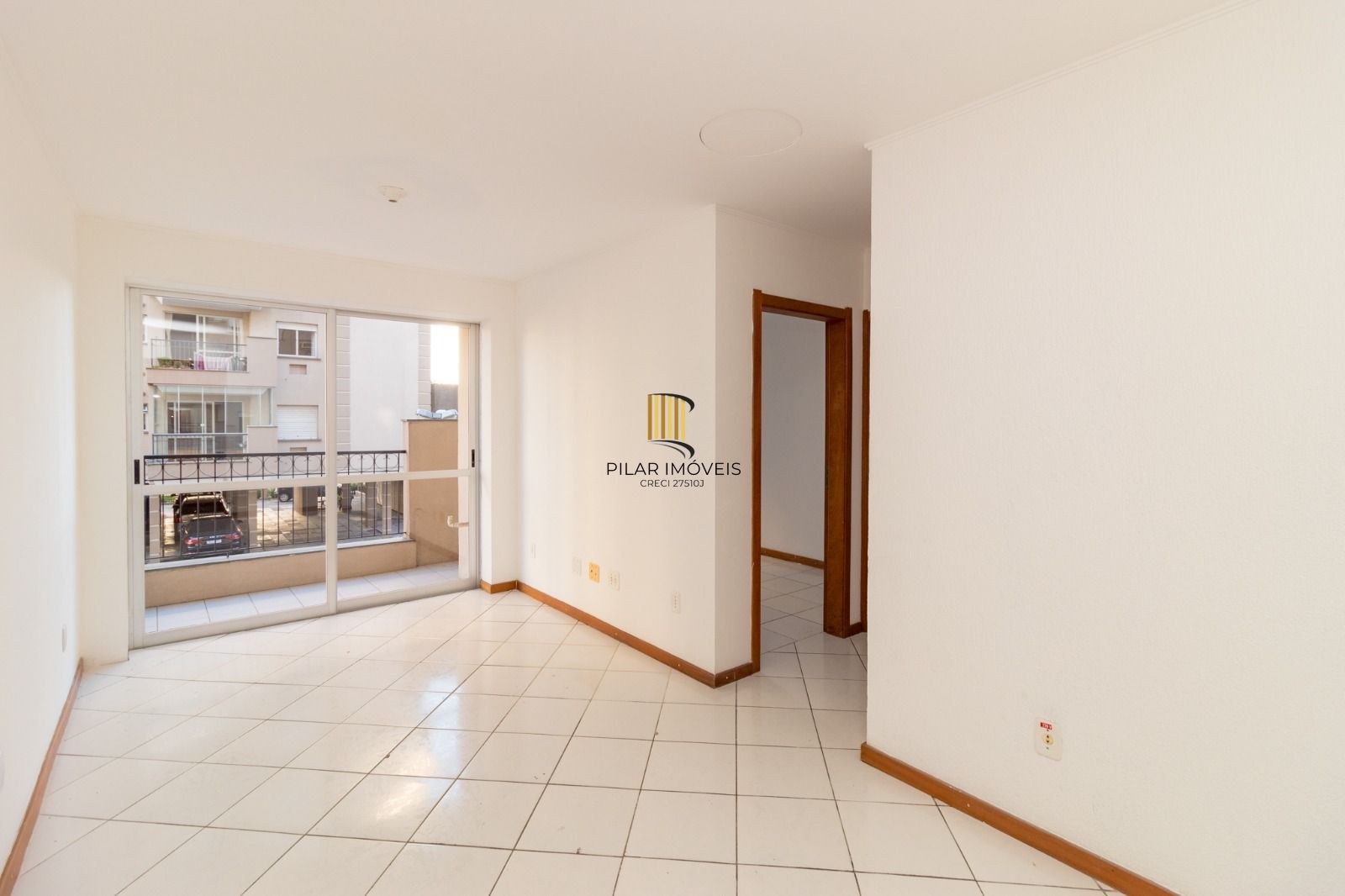 Apartamento 2 dormitórios com sacada e vaga no Jardim Lindoia