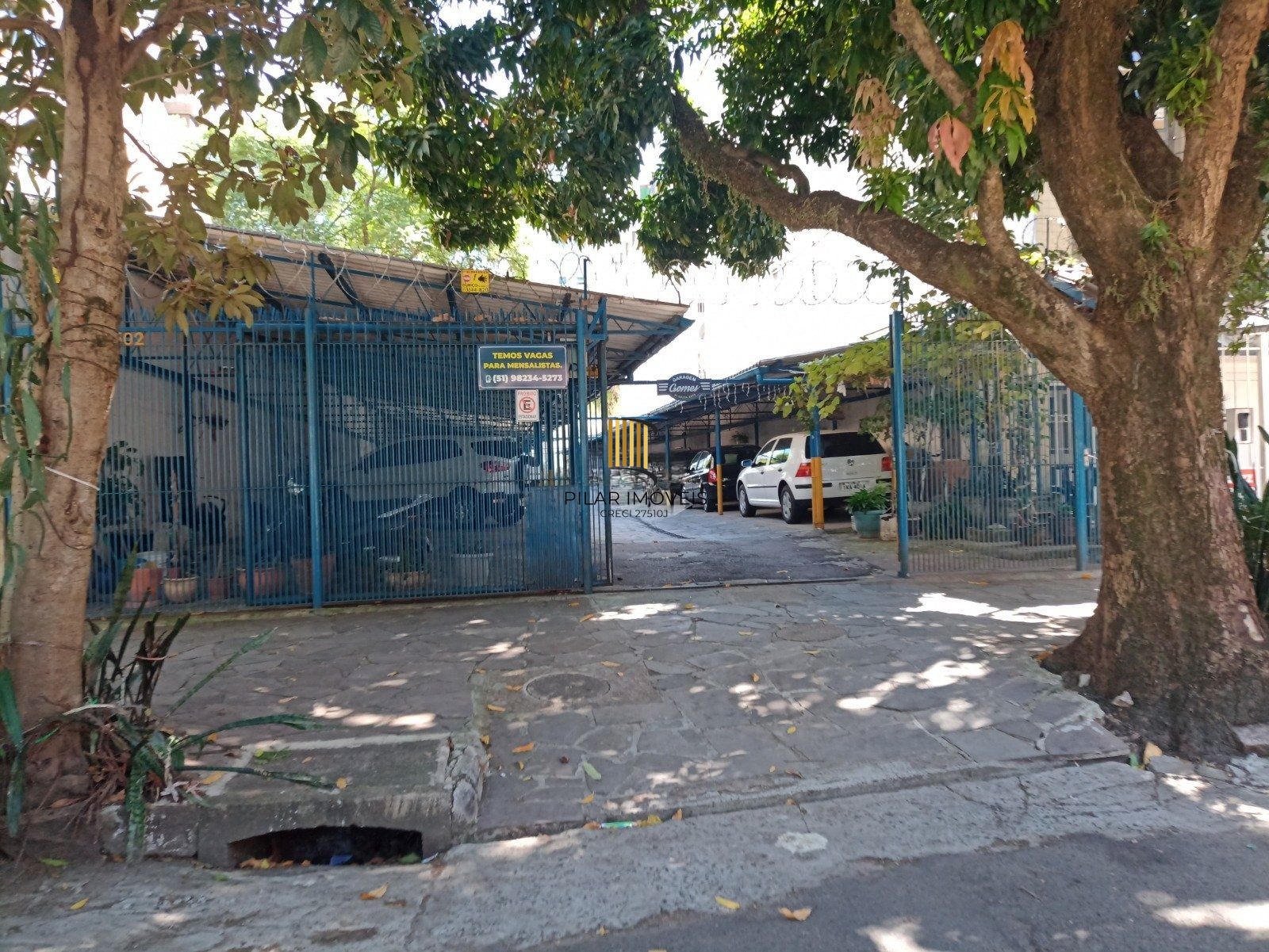 Térreo com pátio Semimobiliado, 2 Dormitórios, Próximo ao Praia de Belas