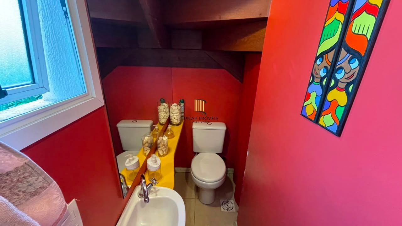 Casa 4 dorms com energia solar em condomínio