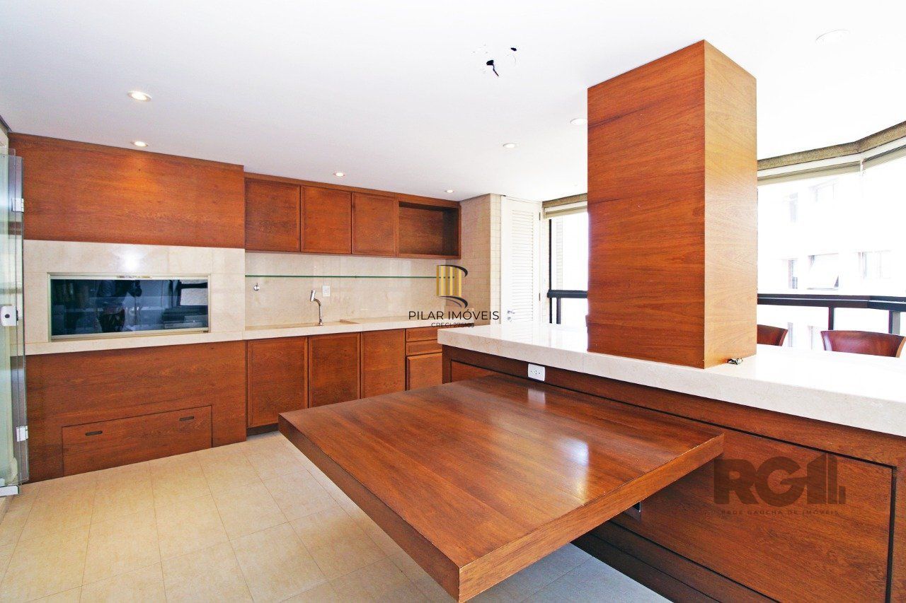 Apartamento com 4 suítes localizado no bairro Moinhos De Vento em Porto Alegre/RS.