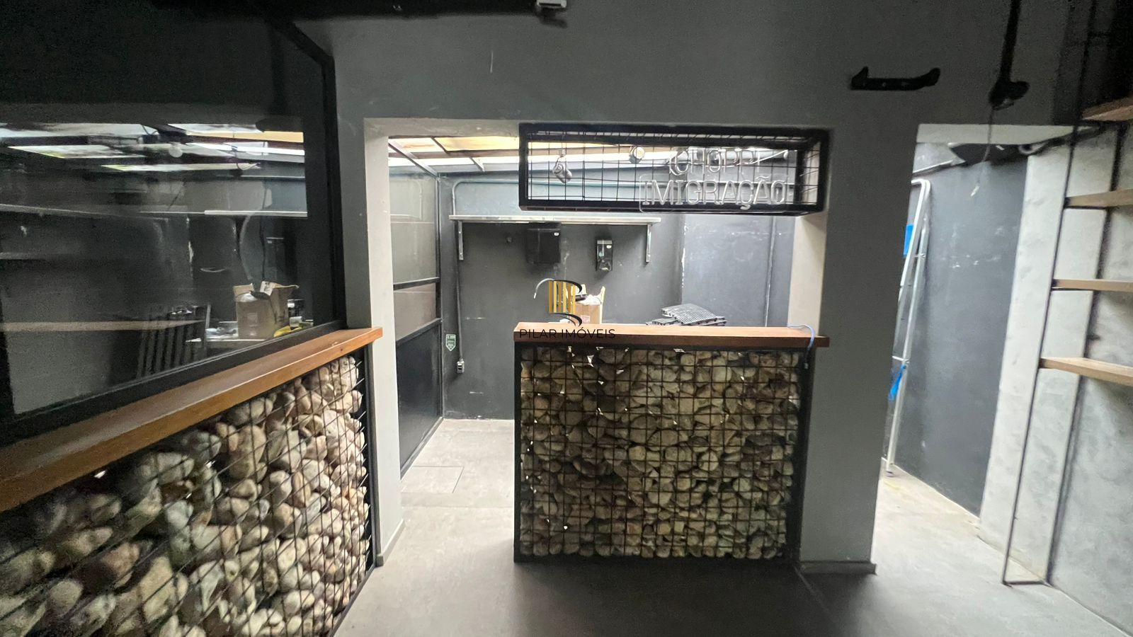 Loja com 90m², localizada no bairro Auxiliadora em Porto Alegre/RS.