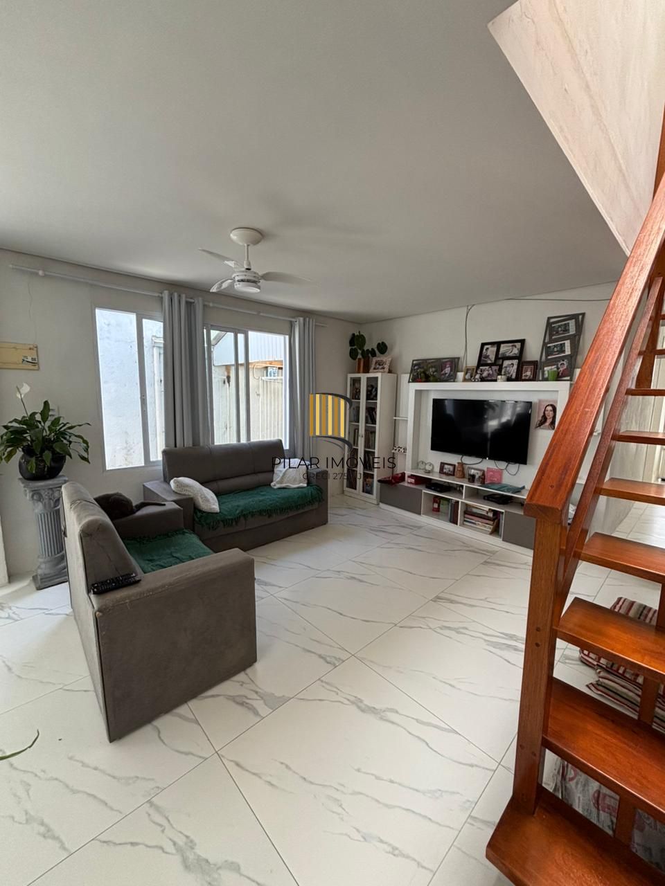 Casa com 177m², localizado no bairro Azenha em Porto Alegre/RS.