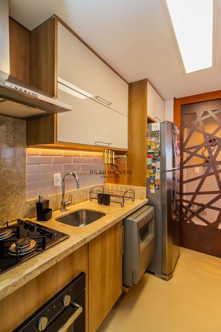 Apartamento localizado no bairro Passo da Areia em Porto Alegre/RS. 