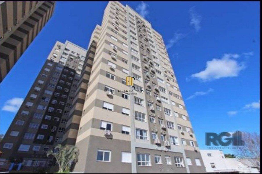 Apartamento com 75m² privativos, 3 dormitórios sendo 1 suíte, living dois ambientes,  imóvel arejado e iluminado.