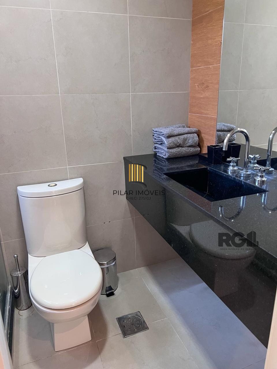 Excelente apartamento inteiramente decorado e mobiliado, com ótimo acabamento em localização privilegiada.