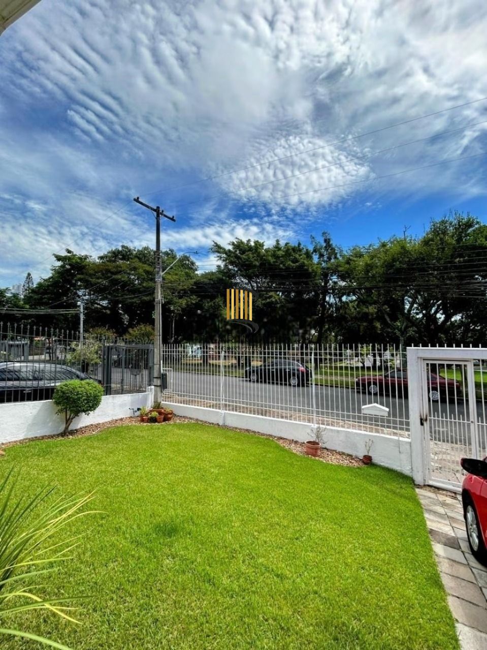 Casa com 170m², localizada no bairro Vila Ipiranga em Porto Alegre/RS.