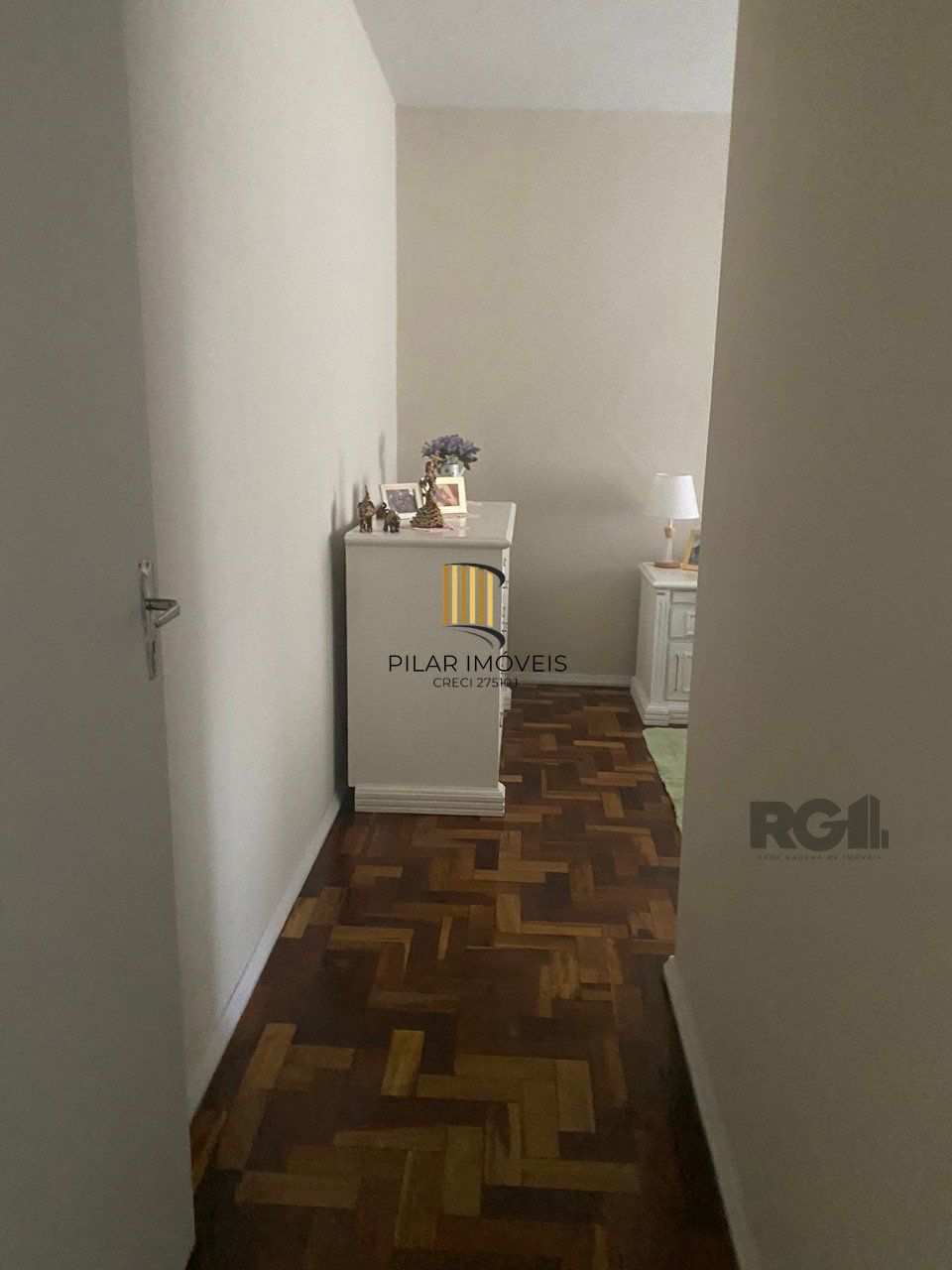 Vende-se apartamento impecável de 2 dormitórios