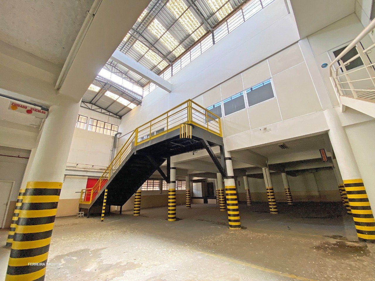 Predio para Venda - 2297m², 0 dormitórios, 20 vagas - Floresta