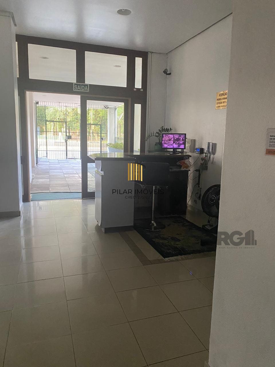 Vende-se apartamento impecável de 2 dormitórios