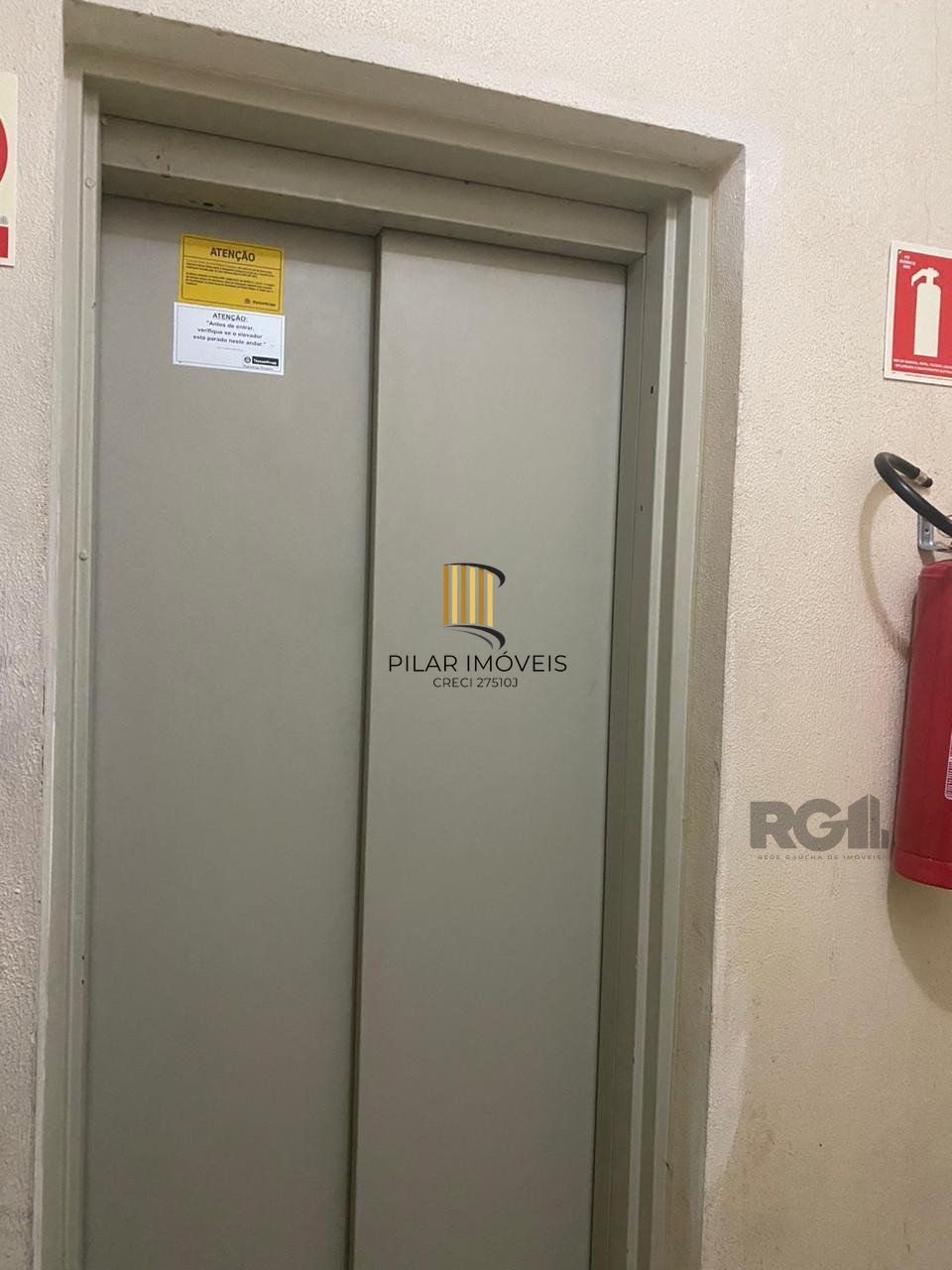 Vende-se apartamento impecável de 2 dormitórios