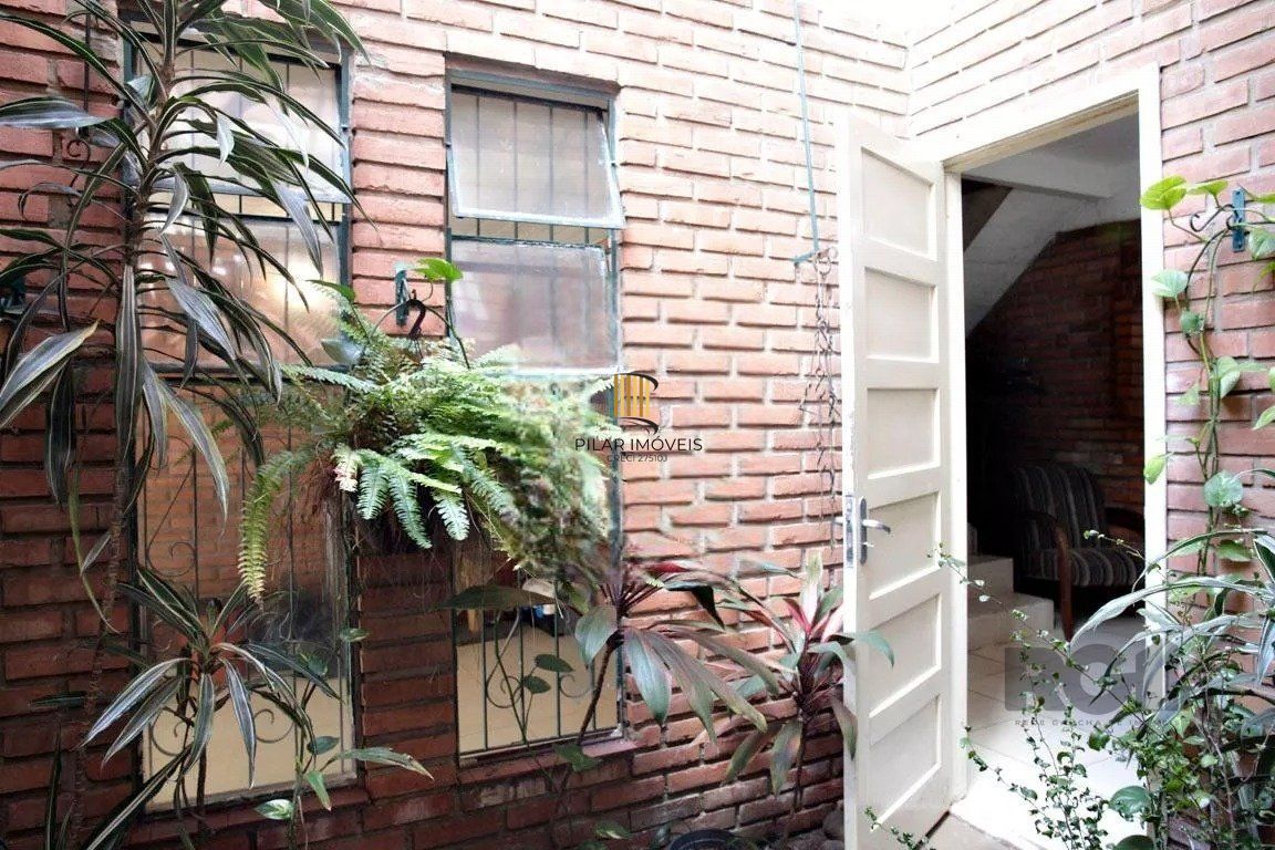 Casa 04 dormitórios, 01suíte, locação,234m² privativos, Petrópolis/Porto Alegre