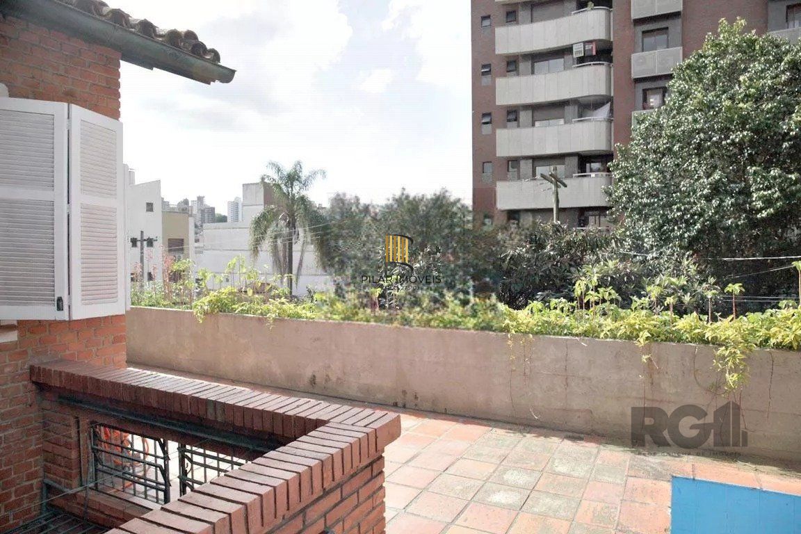 Casa 04 dormitórios, 01suíte, locação,234m² privativos, Petrópolis/Porto Alegre