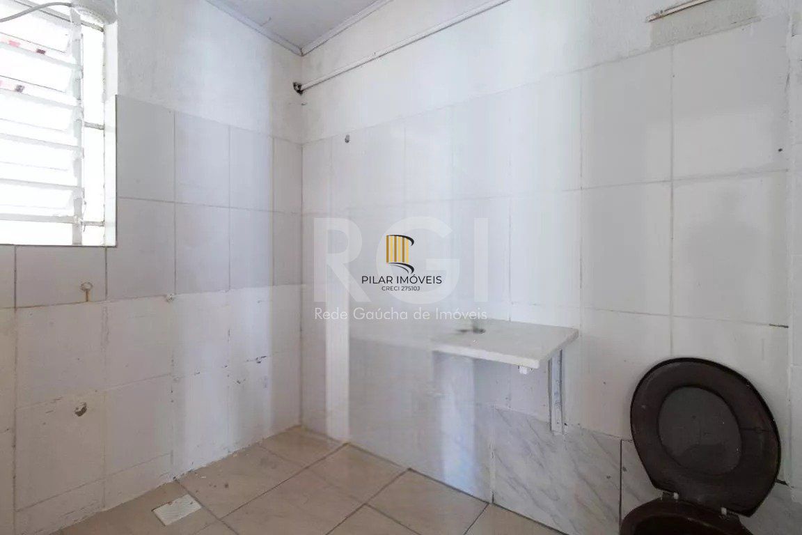 Vende casa 03 dormitórios, 275,22 m², bairro Azenha/Porto Alegre