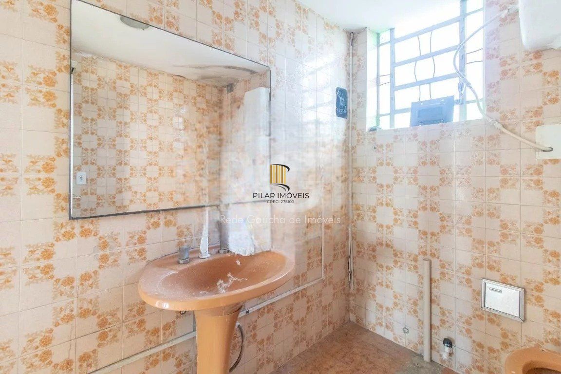 Vende casa 03 dormitórios, 275,22 m², bairro Azenha/Porto Alegre