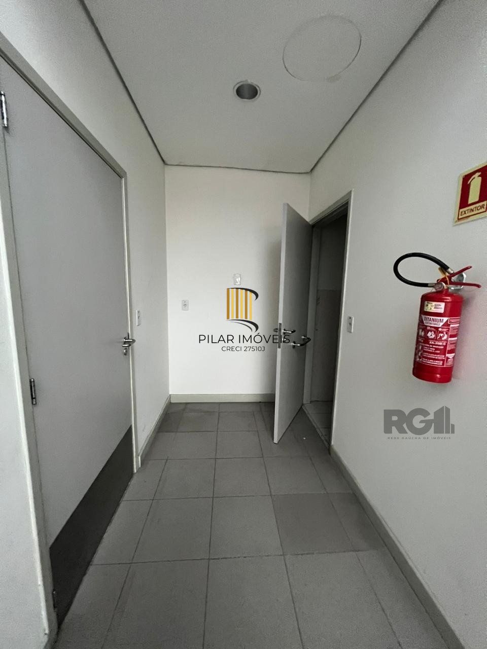 Loja para Venda - 450m², 0 dormitórios, 1 vaga - Petrópolis