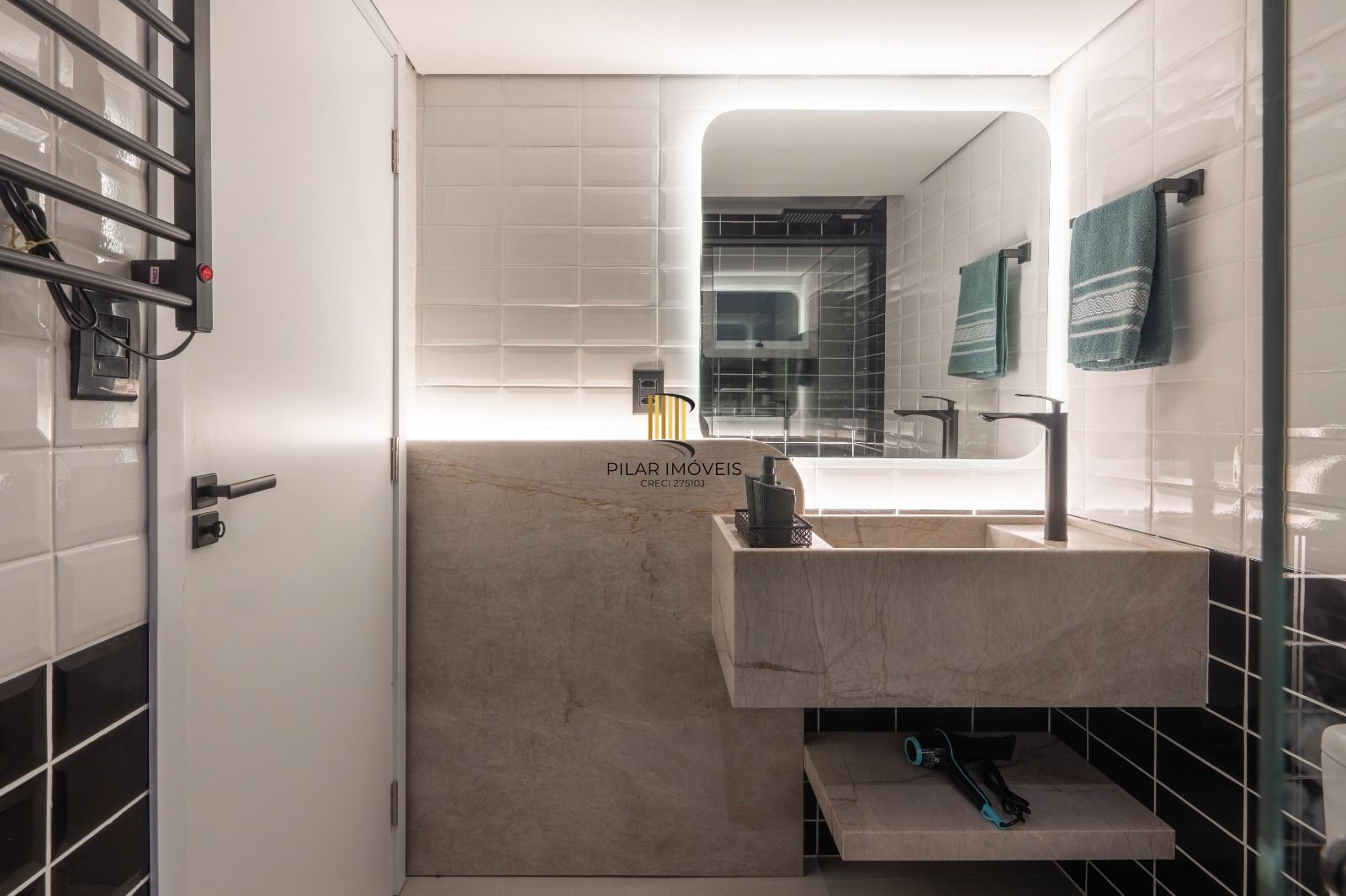 Apartamento com 56m², localizado no bairro Centro Histórico em Porto Alegre/RS.