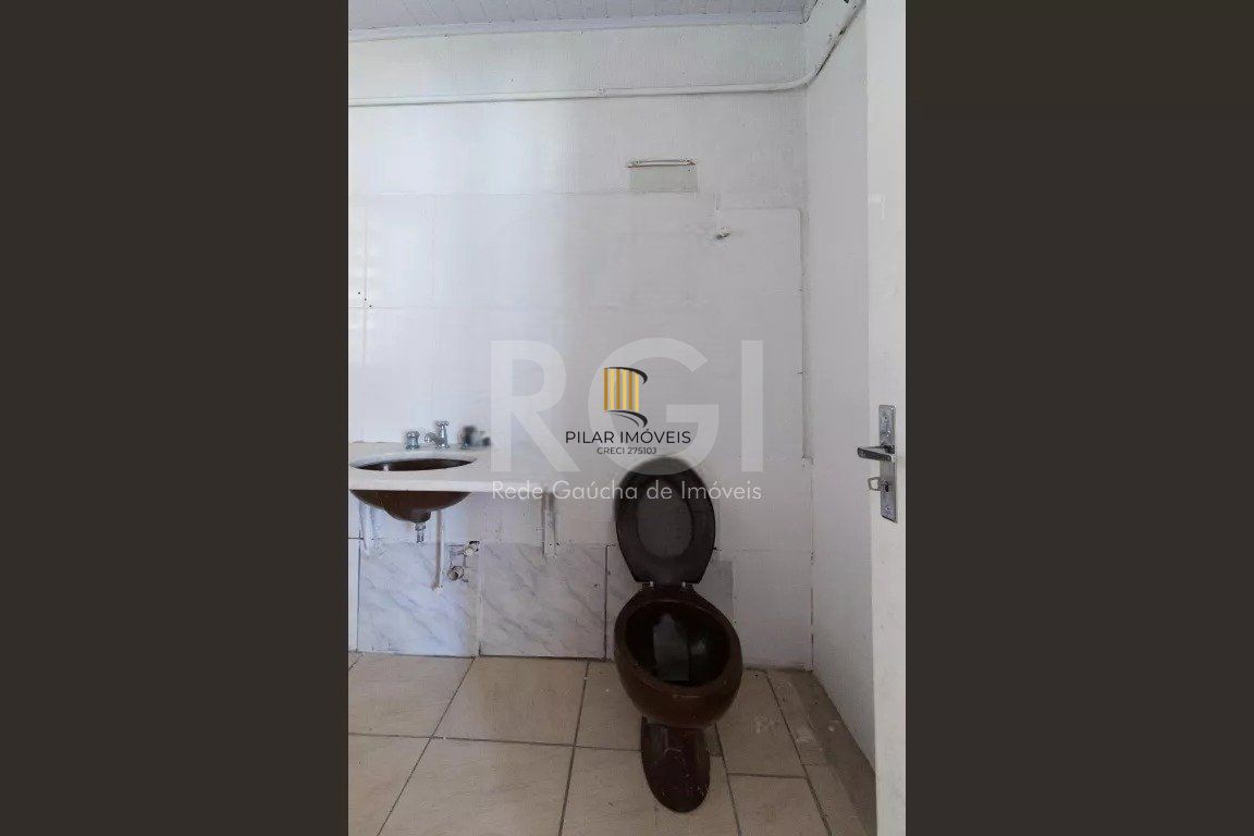 Vende casa 03 dormitórios, 275,22 m², bairro Azenha/Porto Alegre