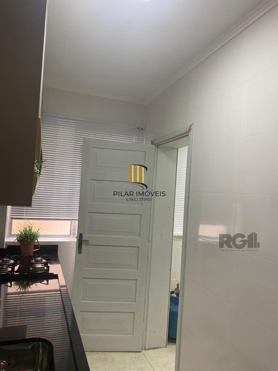 Vende-se apartamento impecável de 2 dormitórios
