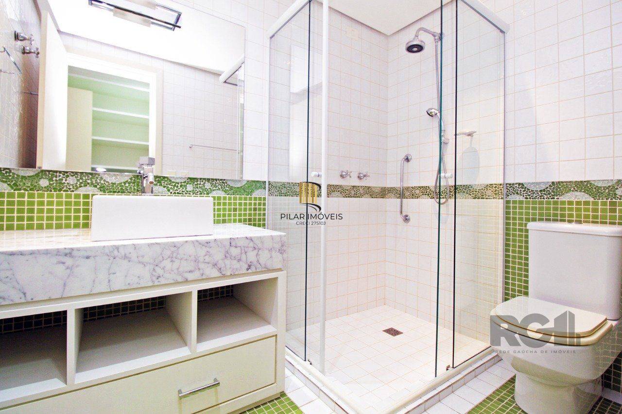 Apartamento com 4 suítes localizado no bairro Moinhos De Vento em Porto Alegre/RS.