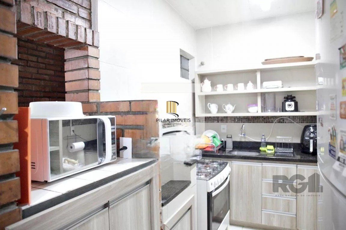 Casa 04 dormitórios, 01suíte, locação,234m² privativos, Petrópolis/Porto Alegre