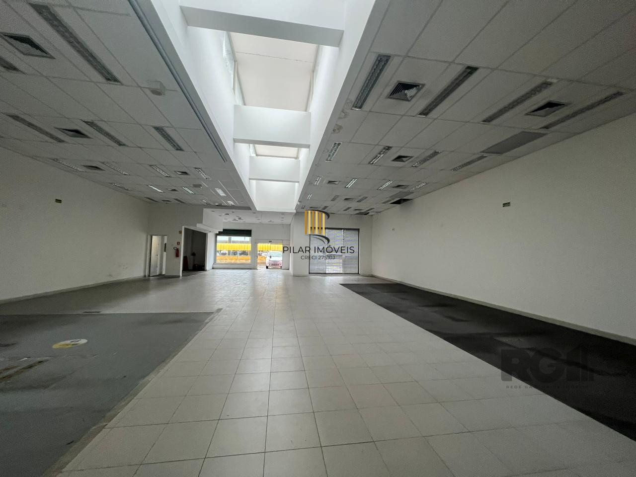 Loja para Venda - 450m², 0 dormitórios, 1 vaga - Petrópolis